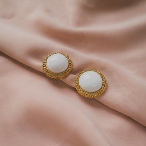Vintage White Dome Circle Gold Dotted Textured Frame Clip On Statement Earrings